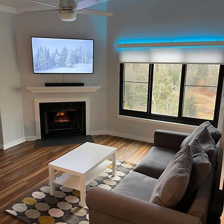 Modern Condo With Ski In & Ski Out - Silver Creek Lodge, Snowshoe Bagian luar foto