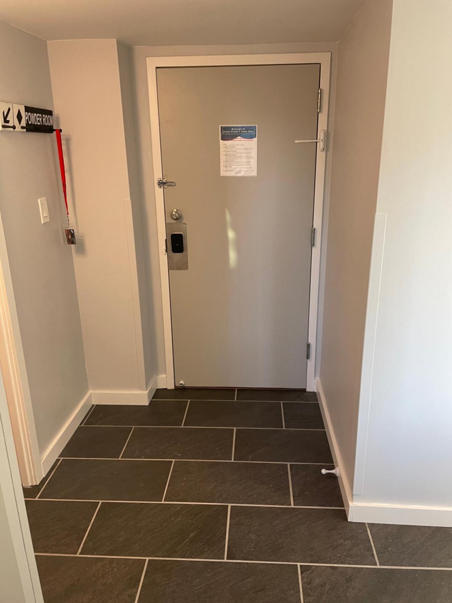 Modern Condo With Ski In & Ski Out - Silver Creek Lodge, Snowshoe Bagian luar foto